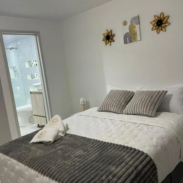 Golden Airport Connection Hotel, hotel in Bogotá