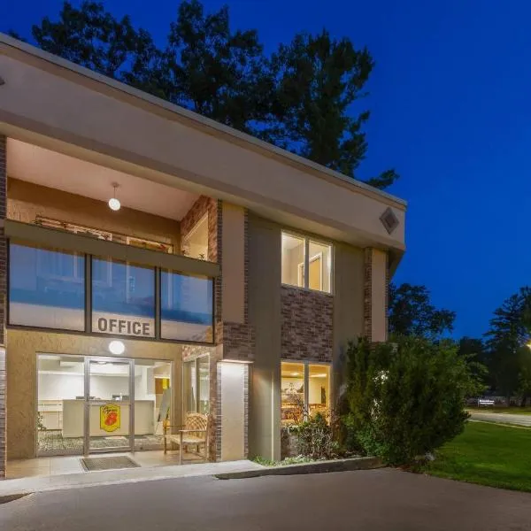 Super 8 by Wyndham Traverse City, hotel in Traverse City