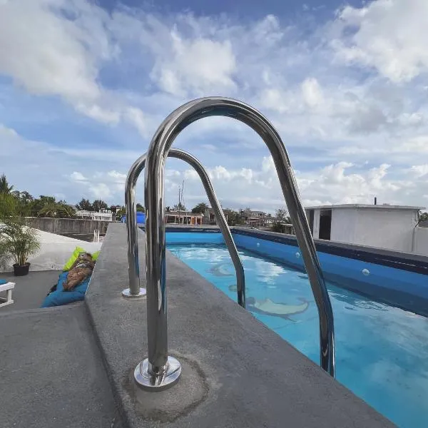 Island Wave Surf Hostel, hotel v destinaci Weligama