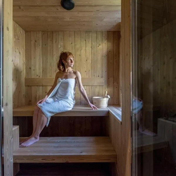 Good Life Hotel Garden - Private Spa and Pool, hotel a Ledro