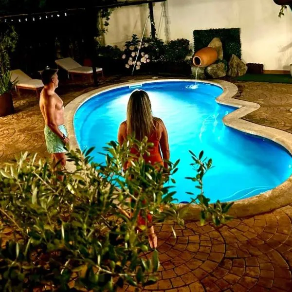 CR Hanami House Boutique, hotel in Navaconcejo