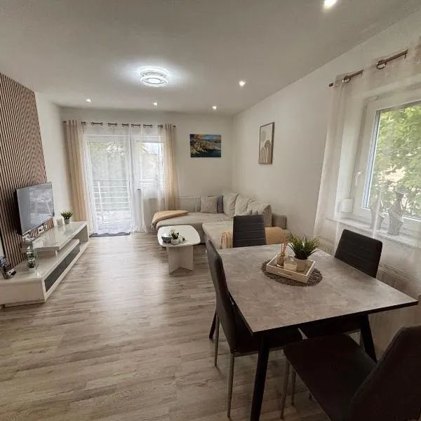 Avens Ferienwohnung mit zwei Schlafzimmer, hotel en Burgrieden