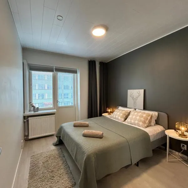 Lovely two-room condo with balcony near bus- and railwaystation, hotel i Turku