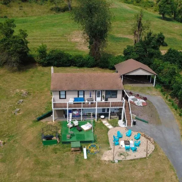 Carloover Vista: Mountain Escape, Hotel in Hot Springs
