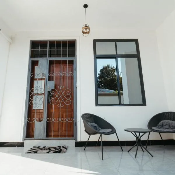 Entire house - all rooms with AC - beach close, hotel in Dar es Salaam