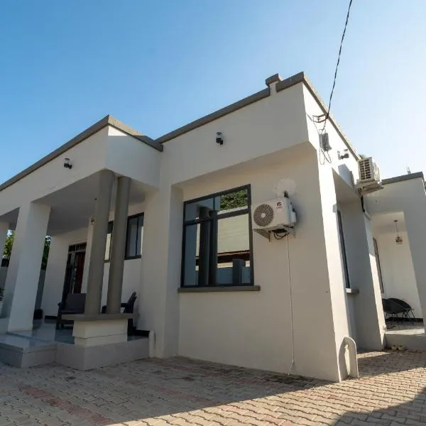 Dar es Salaam में, होटल Strandnahes Haus mit Klimaanlagen und Waschmaschine