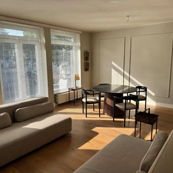 Spacious apartment with roof terrace and balcony, Hotel in Arnhem