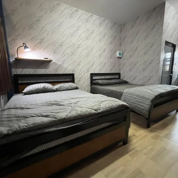 Jinplace Hostel, hotel in Ban Khok Chakohan