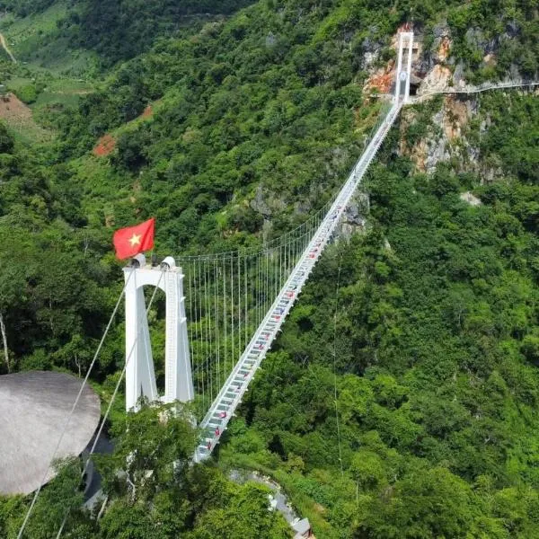Moc Chau Island - Bach Long Glass Bridge, hotel in Mộc Châu