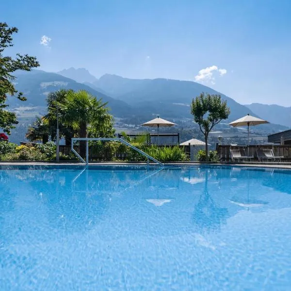 Hotel Zirmerhof & Residence, hotel in Rifiano