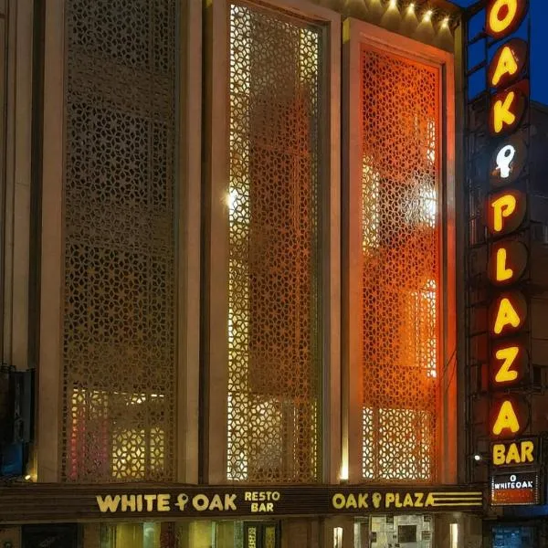 HOTEL OAK PLAZA - In-House Restaurant and Parking Near Connaught Place, hotell sihtkohas New Delhi