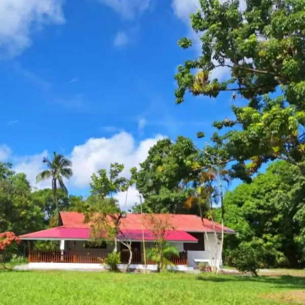 La villa fruitier Cavalier โรงแรมในแซงต์โลรองต์ ดู มาโรนี