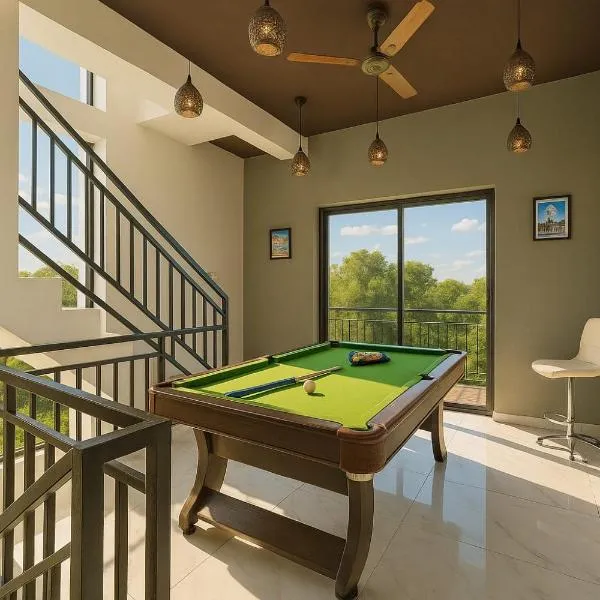 ll EMPYREAN STAY ll LUXE ll MI CASA ll 4BHK ll AC ll POOL ll TT ll POOL TABLE ll, hotel v destinaci Lonavala