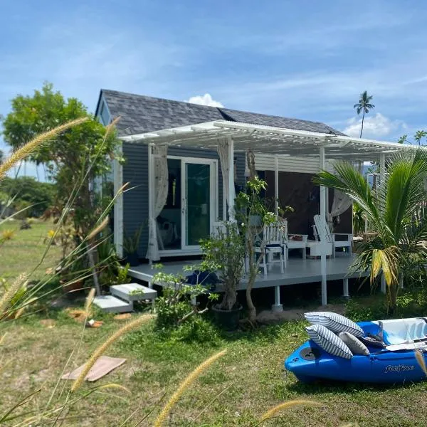 Beachfront Tiny House, Koh Samui, Thailand with FREE Rowboat, hotel in Amphoe Koh Samui