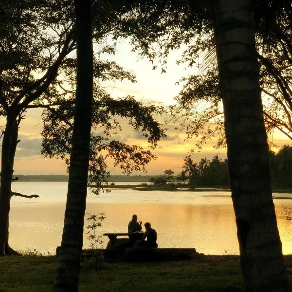 Yala Lucas Lake Hotel, hotel di Tissamaharama