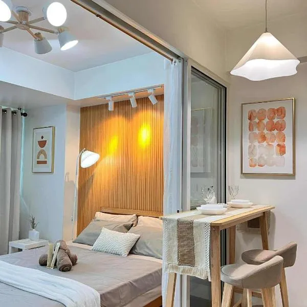 Azure staycation by Deluxe Enclave, hotell Manilas