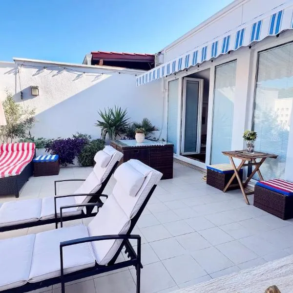 Attico "NIDO" a 50m dal mare con terrazzo grande - un'oasi di pace e bellezza, hotel in Nečujam