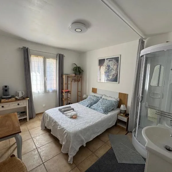Chez DOMI, hotel i LʼIsle-sur-la-Sorgue