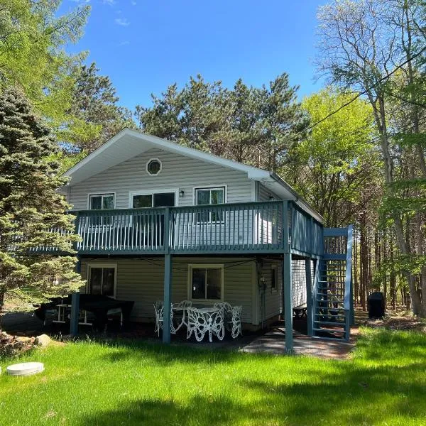 Evergreen Escapes 4 BR with Game Room, Firepit near Kalahari and Camelback, hotel en Long Pond