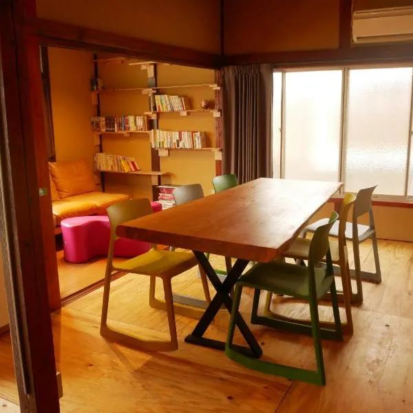 GROUNDWORK Guesthouse & Lounge、湯河原町のホテル