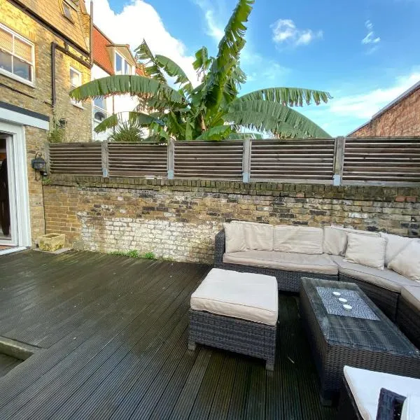 A sun drenched Garden Flat in the heart of Fulham, hotel in London
