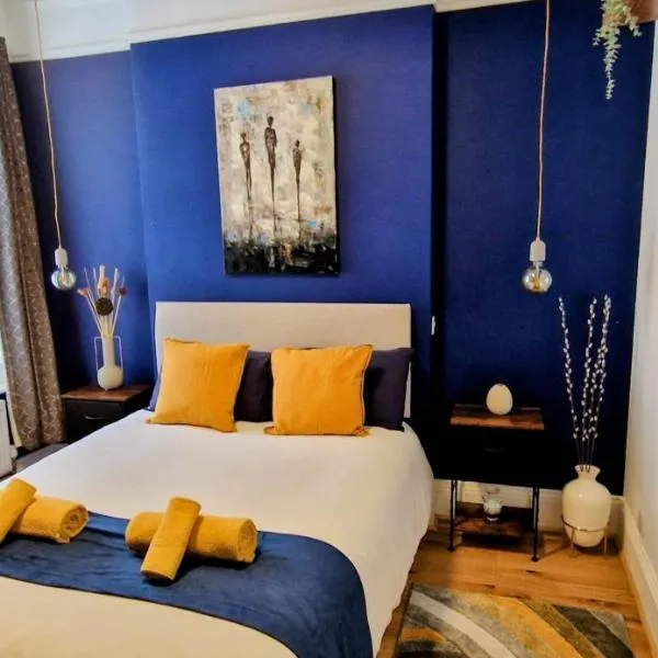 Double Bed at Cozy Hailsham，位于伦敦的酒店