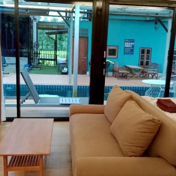 Morocco Blue cafe by Chilong River Farm Resort, hotel v destinaci Muang Kosum