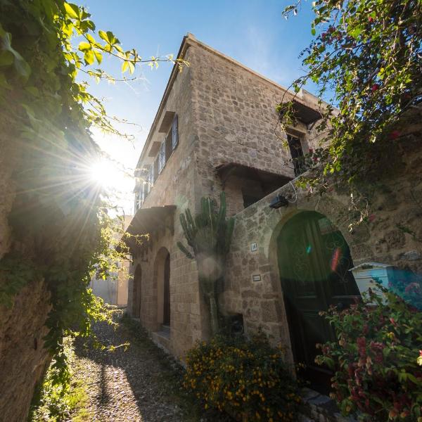 Finestra Medieval Home