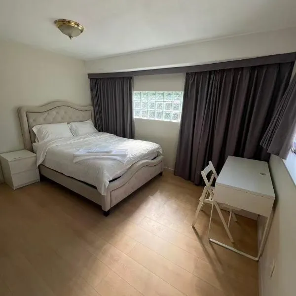 Luxurious and quiet room in Vancouver's West End, hotel in Vancouver