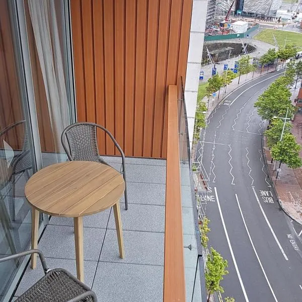 Benji & Milos Apartments, hotel in Belfast