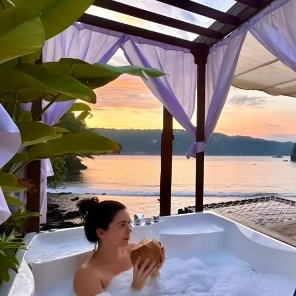 Beachfront Luxury Dome Villas - Gamat Bay Resort, Hotel in Nusa Penida