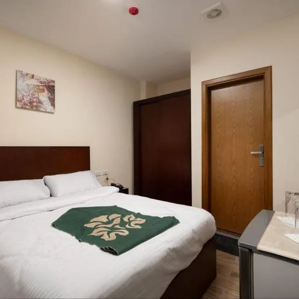 Elyasmene, hotel v destinaci Qinā