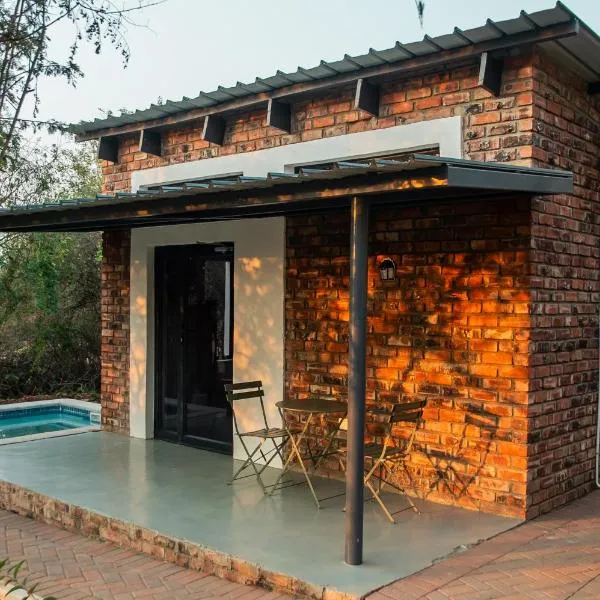 The Hill Chalets - Crocodile Pools-Self Catering, hotel in Ramotswa