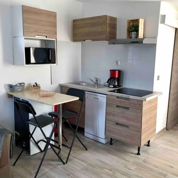 Charming 38m2 city house, hotel v destinaci Le Cannet