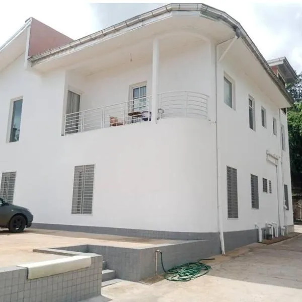 La Maison Blanche, hotel in Bafoussam