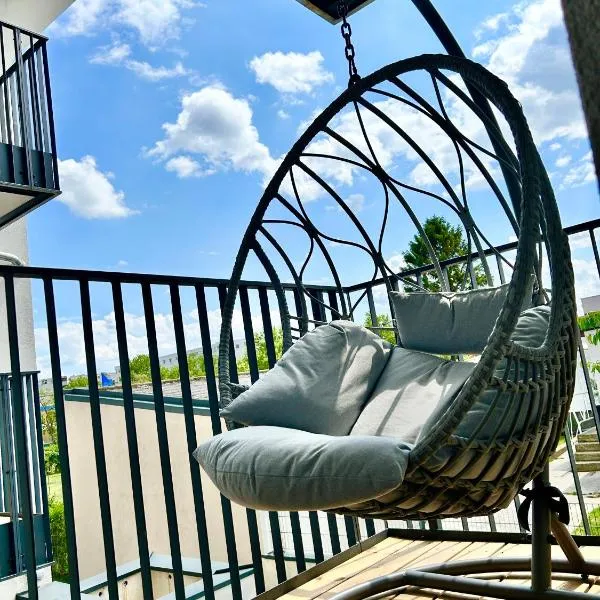 Modern Apartment with Balcony & Free Parking Near Metro, hotel u Beču