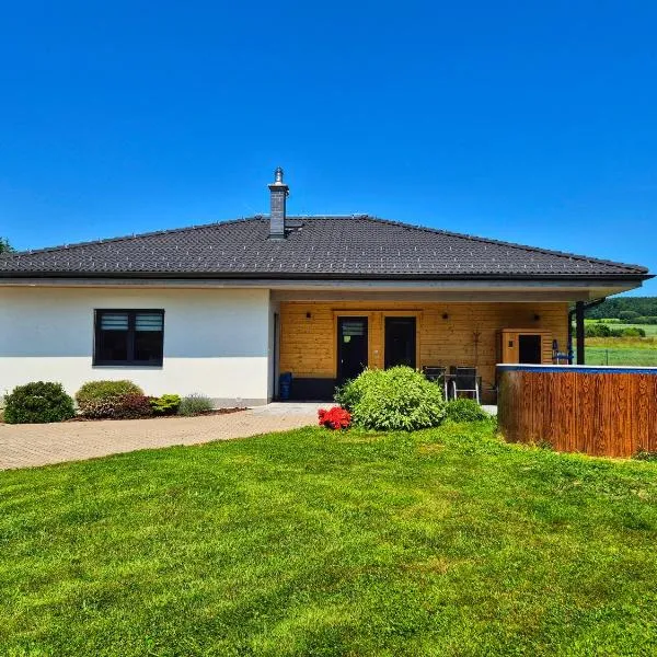 Ubytování nad přehradou, hôtel à Dvůr Králové nad Labem