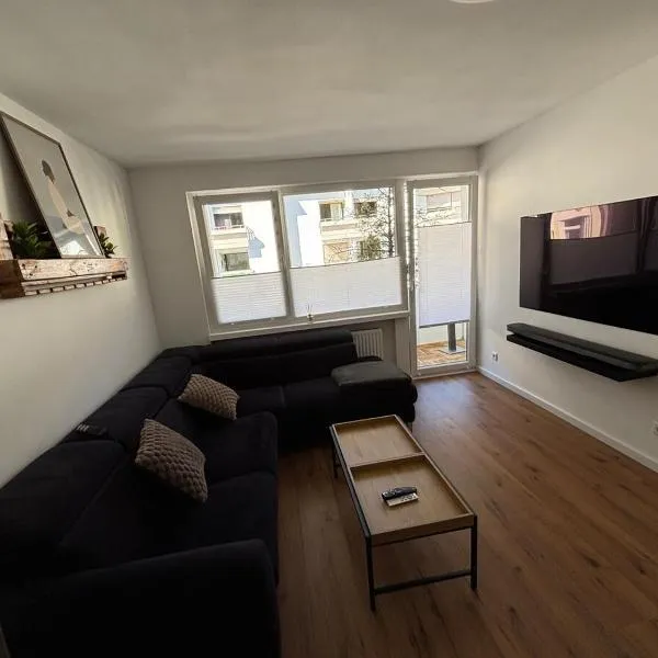 NEU Design Loft nähe Medienhafen mit Balkon, khách sạn ở Düsseldorf