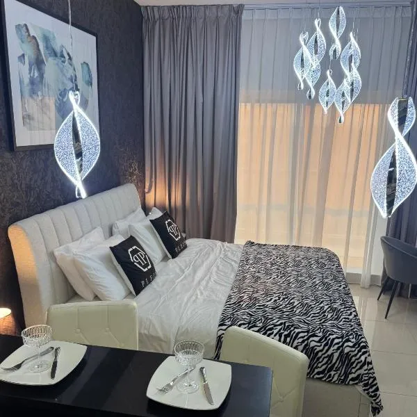 Big studio, Dubai SportCity, parking included, hotel v Dubaji