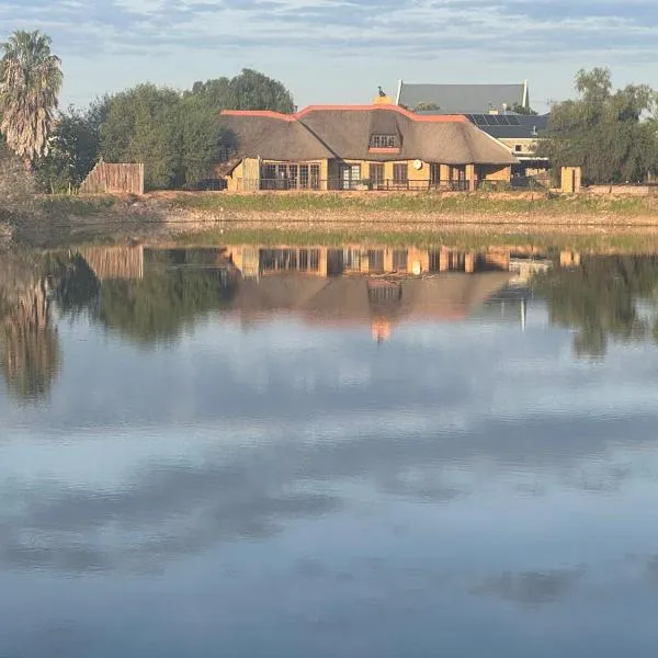 Duckpond Lodge, hotel din Oudtshoorn