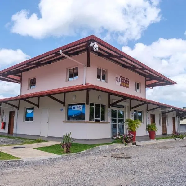 Domaine du lac bleu, hotel v destinaci Saint-Laurent du Maroni