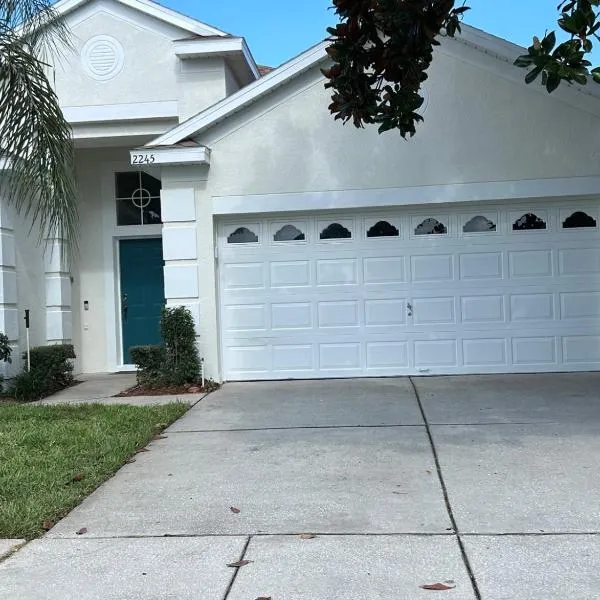 Magical Home with private pool and close to parks, hotel in Kissimmee