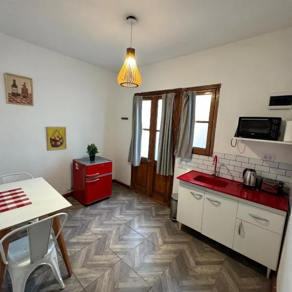 Lindo departamento a 5 min del Aeropuerto internacional de Ezeiza,位于埃塞萨的酒店