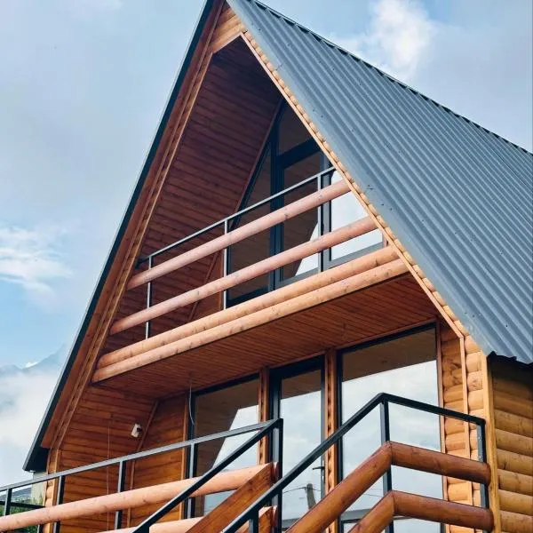 Peak cottage Kazbegi, hotel in Stepantsminda