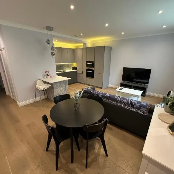 Modern 2 BR Apt in the Heart of London - Victoria Pimlico, hotel in London