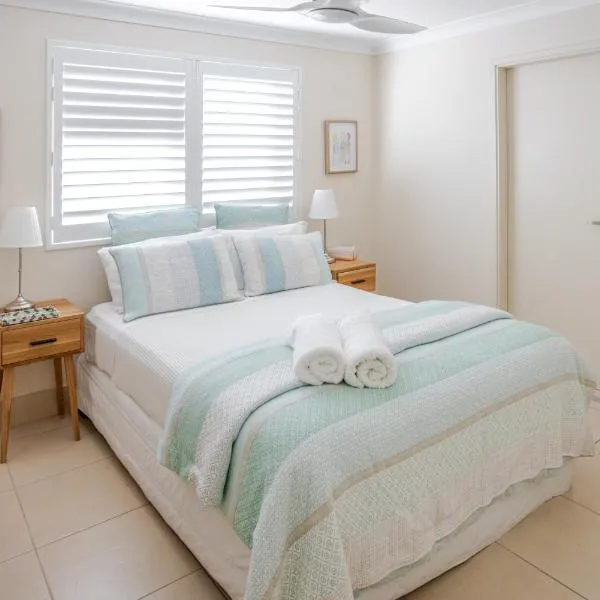 By the Lake - Lake Macquarie, hotel in Teralba