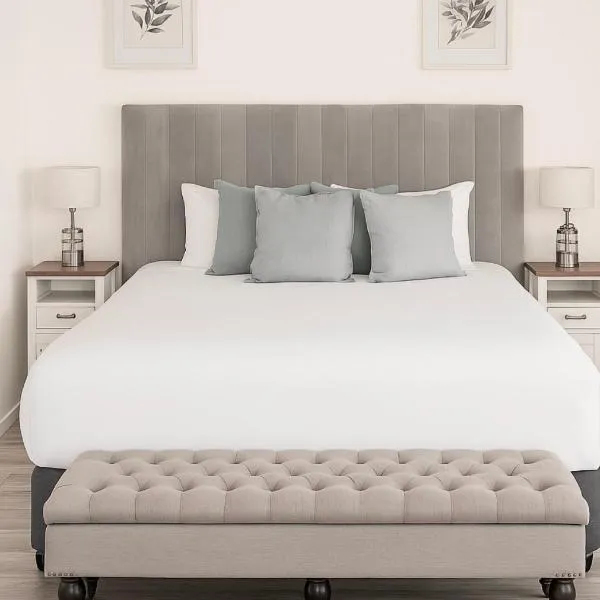 Self contained guest house Gold Coast - sleeps max 4, hotel in Gold Coast