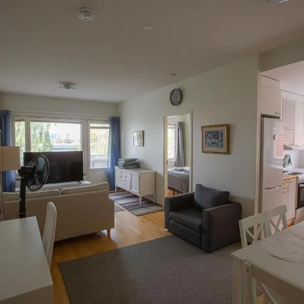 Mid Haven Cozy Apartment with Sauna, Glassed Balcony and Free Parking, хотел в Кеми