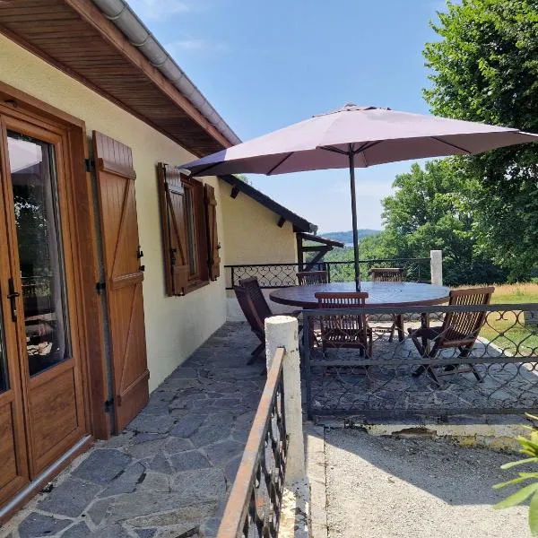 Maison cosy et nature avec vue sur le lac de Neuvic, hotel v destinaci Liginiac