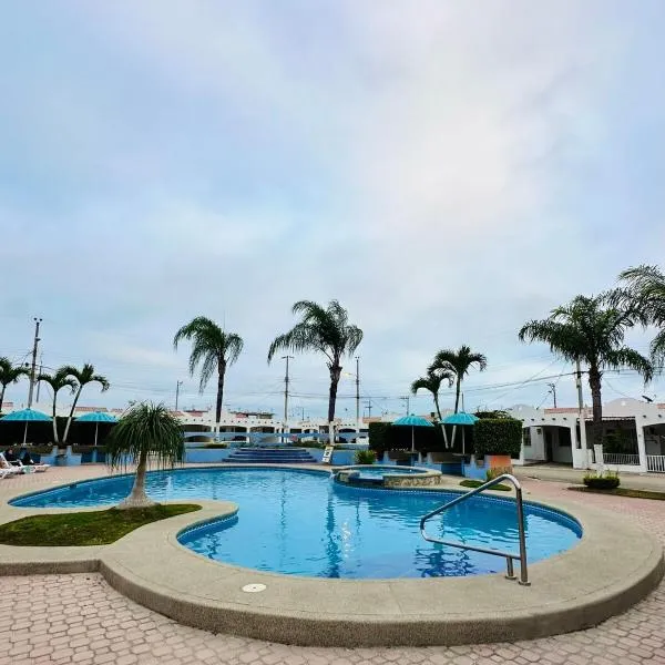 Casa vacacional en Salinas en Urb privada con parqueo piscina y jacuzzi، فندق في ساليناس